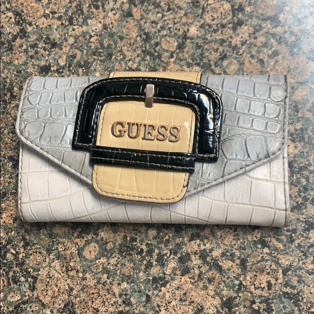 ♦️4/$30 Guess wallet